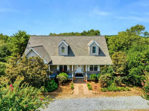 365 Loop Rd, Campobello, SC 29322
