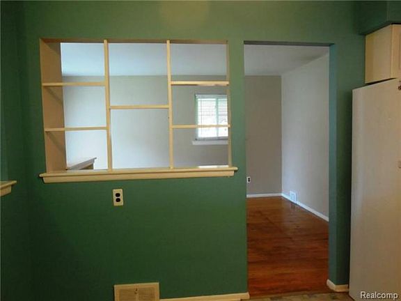 5th image of 9027 Melvin St
