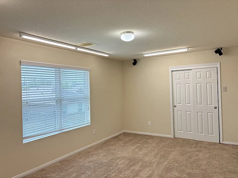 2588 Hallmark Oak St — Photo 15