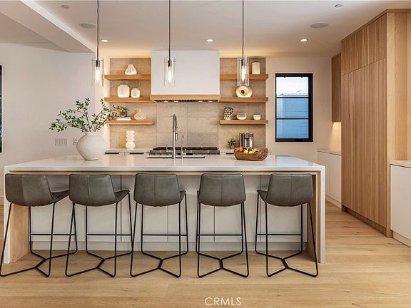 5th image of 304 Goldenrod Ave