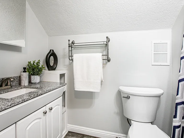 Upstairs full bath
