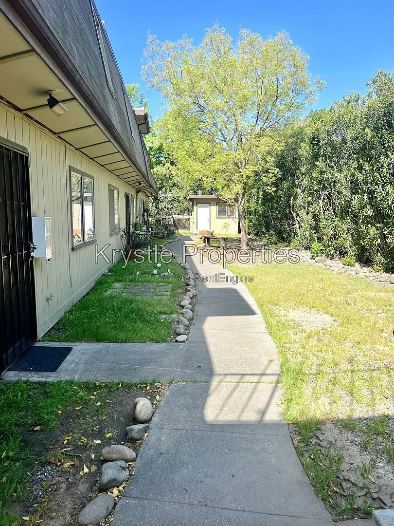 2 bed, 1.0 bath, 900 sqft, $1,950 — Photo 3