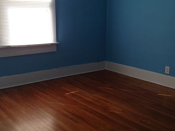 4th image of 2529 1st Ave