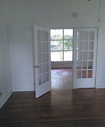 4th image of 606 Short St