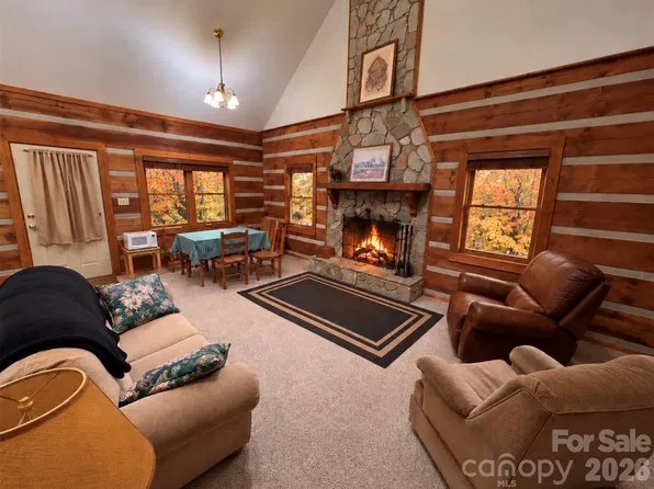 100 Creek Bend Ln, Waynesville, NC 28785