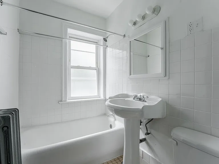 2561 W Montrose Ave — Photo 10