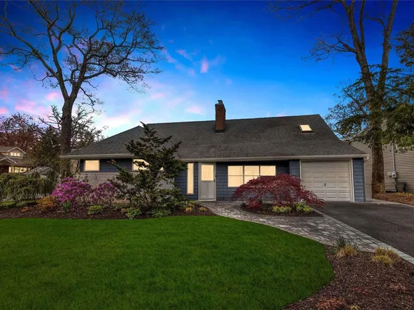 3 Oak Brook Lane, Merrick, NY 11566
