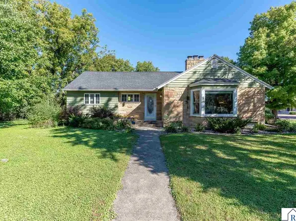 31 Lake Ave E, Minnesota Lake, MN 56068