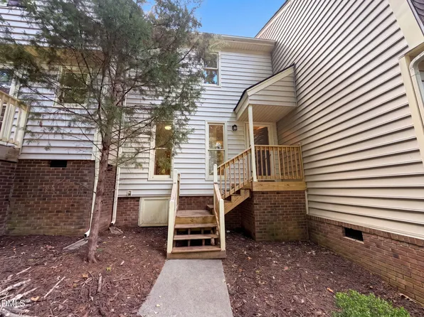 6420 English Oaks Dr, Raleigh, NC 27615