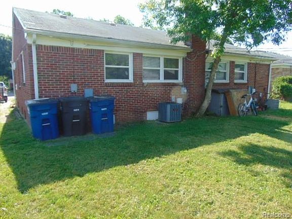 3rd image of 1958 Ackley Ave #163