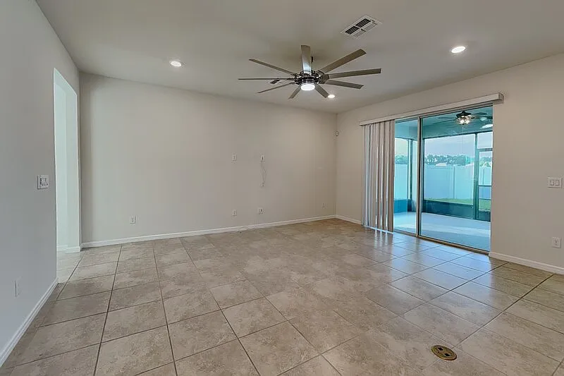 5 bed, 3.0 bath, 2615 sqft, $2,999 — Photo 4