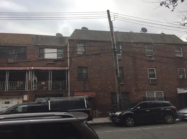 4032 Ithaca St, Flushing, NY 11373