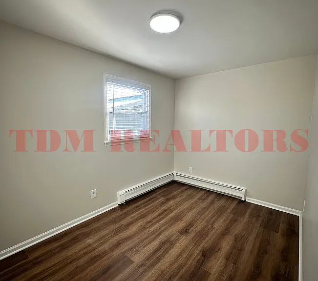 302 E Clinton St #4 — Photo 6