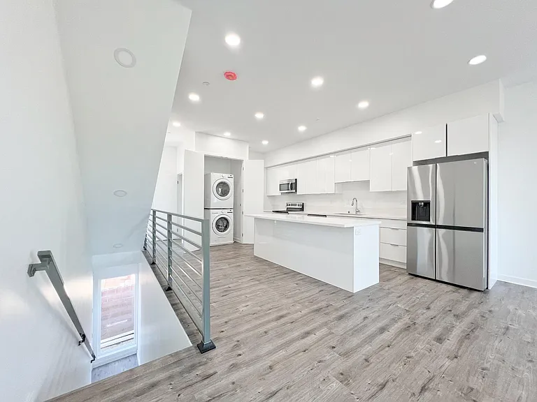 1165 W 39th St — Photo 32