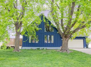 304 10th St, Perry, IA 50220