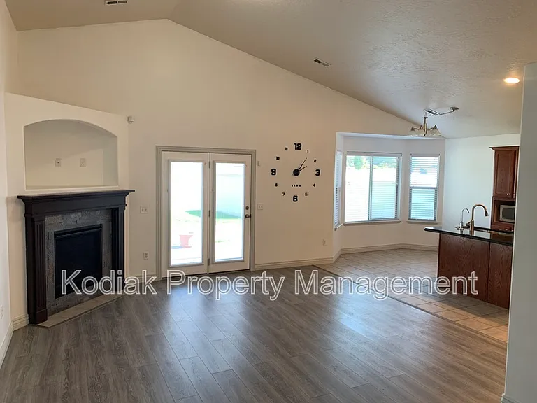 312 N Greenwich Dr — Photo 11