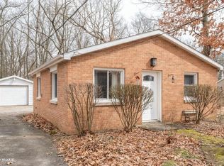 70293 Lakeview Dr, Edwardsburg, MI 49112