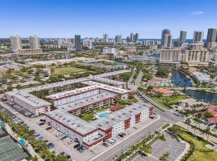 Casa Paradiso, Hallandale, FL 33009