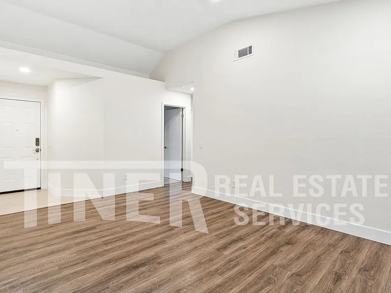 3421 Cobblestone Dr — Photo 10