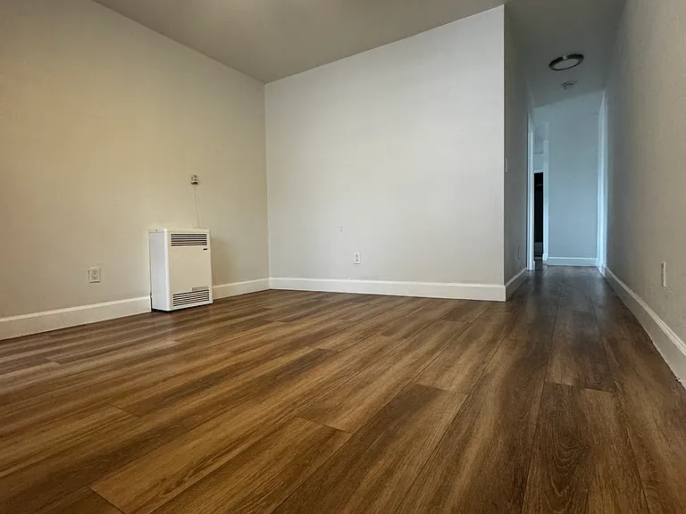 8765 S San Pedro St #1/2 — Photo 6