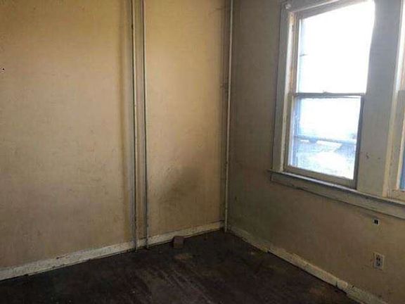 5th image of 483 E Sherman Ave
