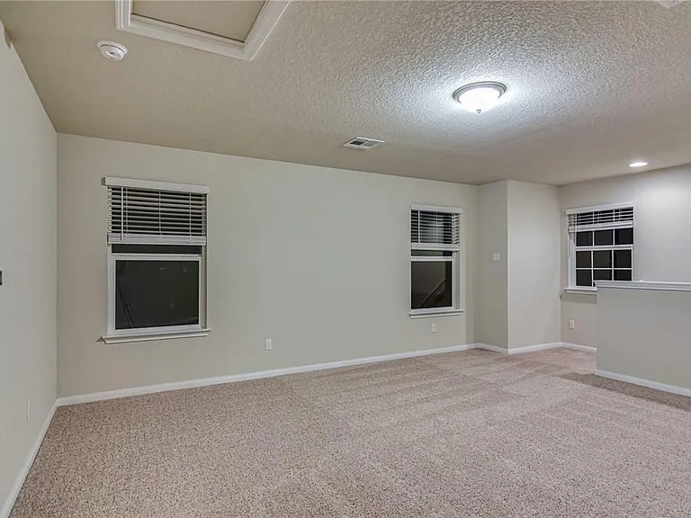 309 Naset Dr — Photo 27
