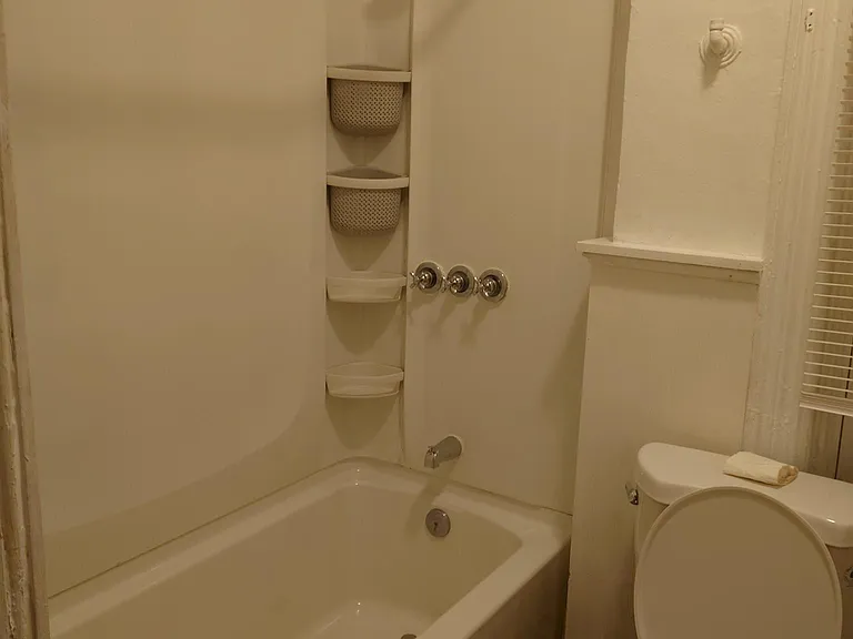 1832 Bolton St #2 — Photo 4