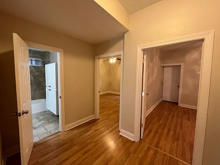 217 Stratford Ave — Photo 9