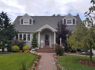 967 White Birch Ln, Wantagh, NY 11793