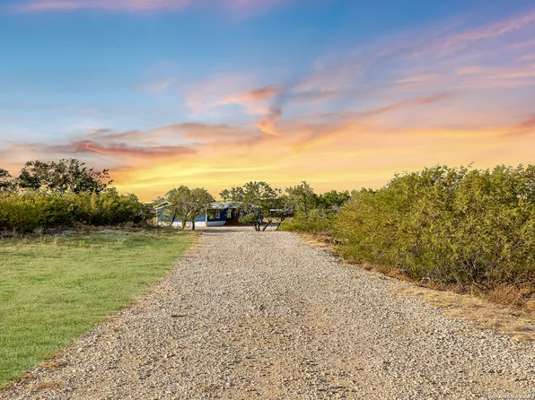 2925 W Fm 462, Moore, TX 78057