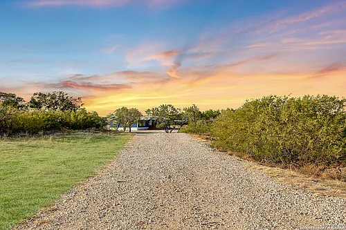 2925 W FM 462 Photo 1