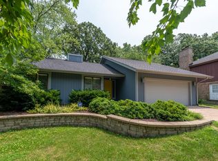 1874 Carriage Hill Rd, Lisle, IL 60532