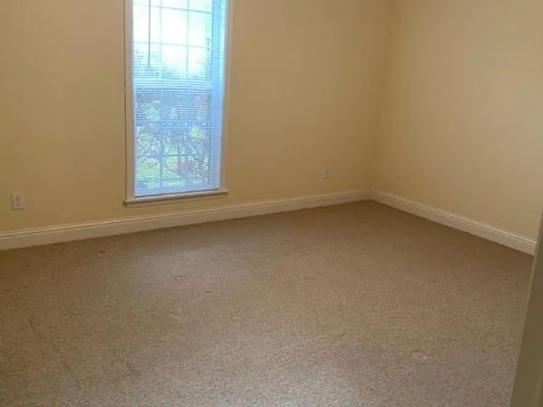 107 Westcott Ln — Photo 3