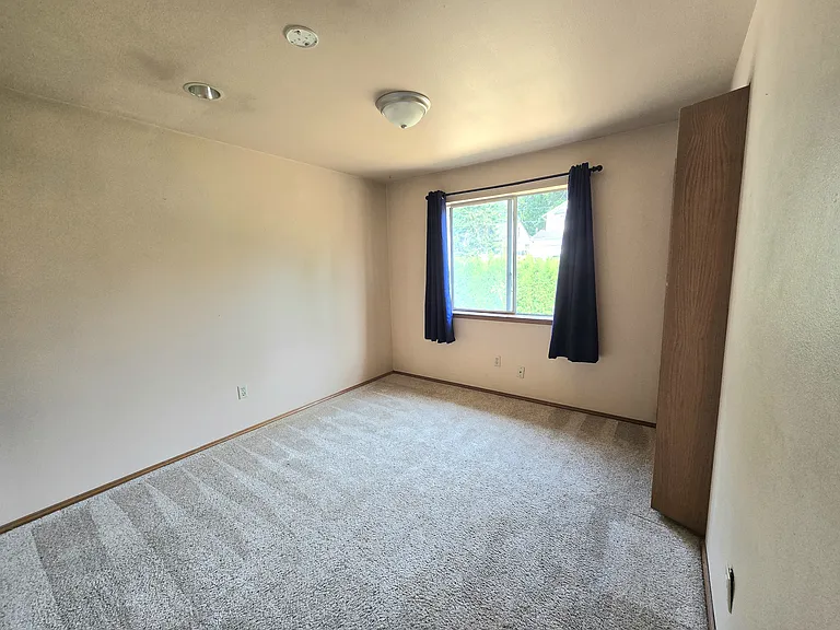 11501 5th Ave NE — Photo 9