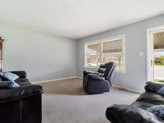 3rd image of 357 Larkwood Dr