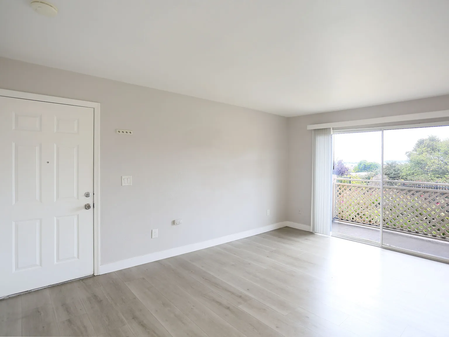 Open House: Sunday (1/15) 11:30am-12:30pm. Fully Remodeled, Spacious 2br/1ba Condominium In A Sec... — Photo 4