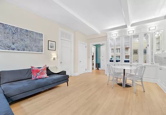 3rd image of 257 W 86th St #5C
