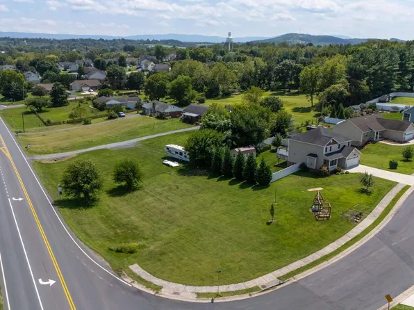325 Rustic Ave, Broadway, VA 22815