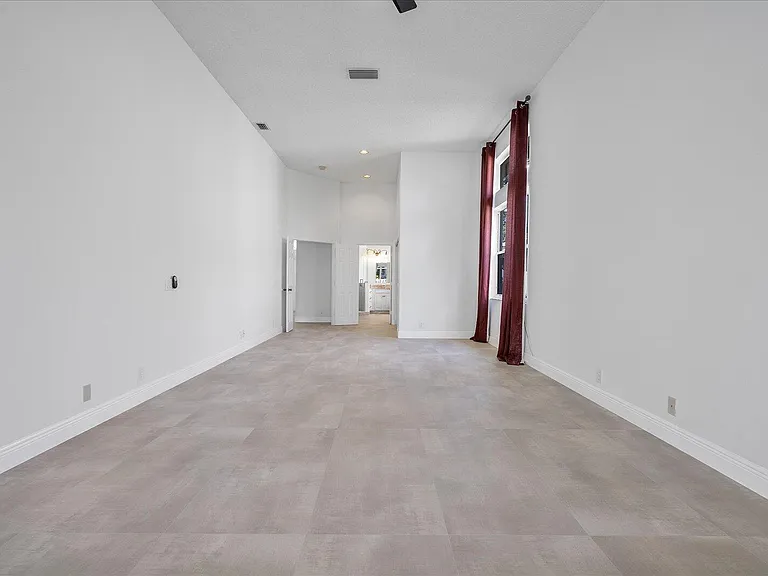 970 Greenwood Rd — Photo 34