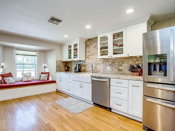 3rd image of 4027 E Vernon Ave