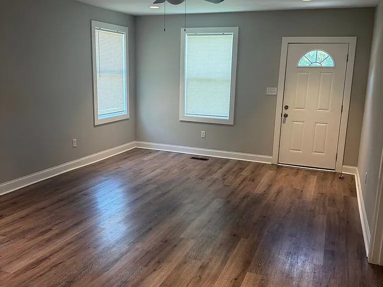5325 Lee Ave — Photo 2
