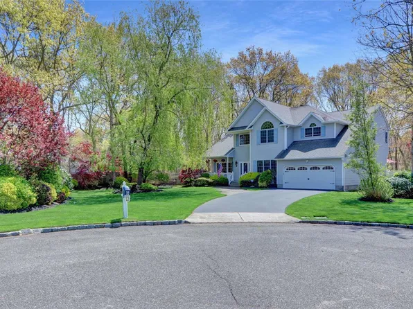 6 Massachusetts Avenue, Port Jefferson Station, NY 11776