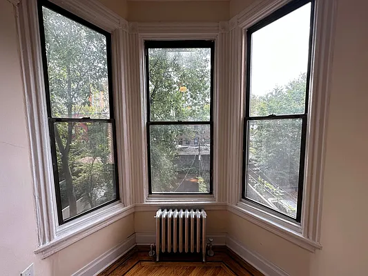 Rented by SERHANT. | media 13