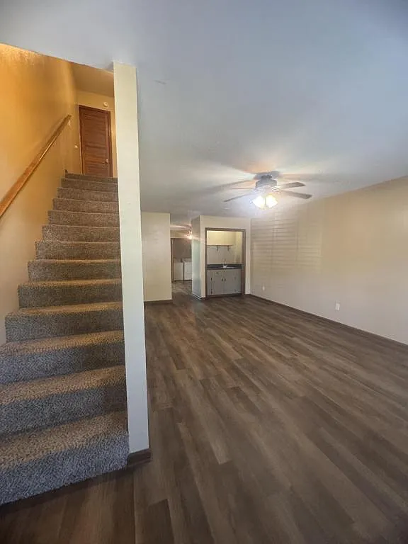 216 Edith Way — Photo 3