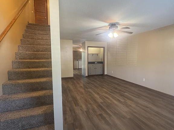 4th image of 216 Edith Way