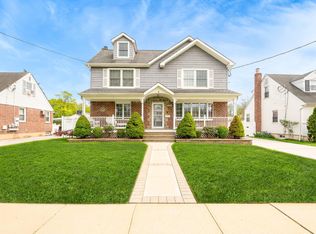 3556 Taft St, Wantagh, NY 11793