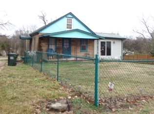 6225 Henze Rd, Evansville, IN 47720