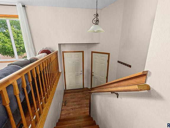 4th image of 6205 W 66th St