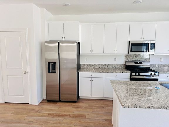 4th image of 30104 Bonita Springs St