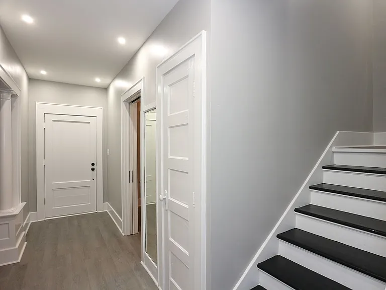 904 E Clinton St — Photo 2